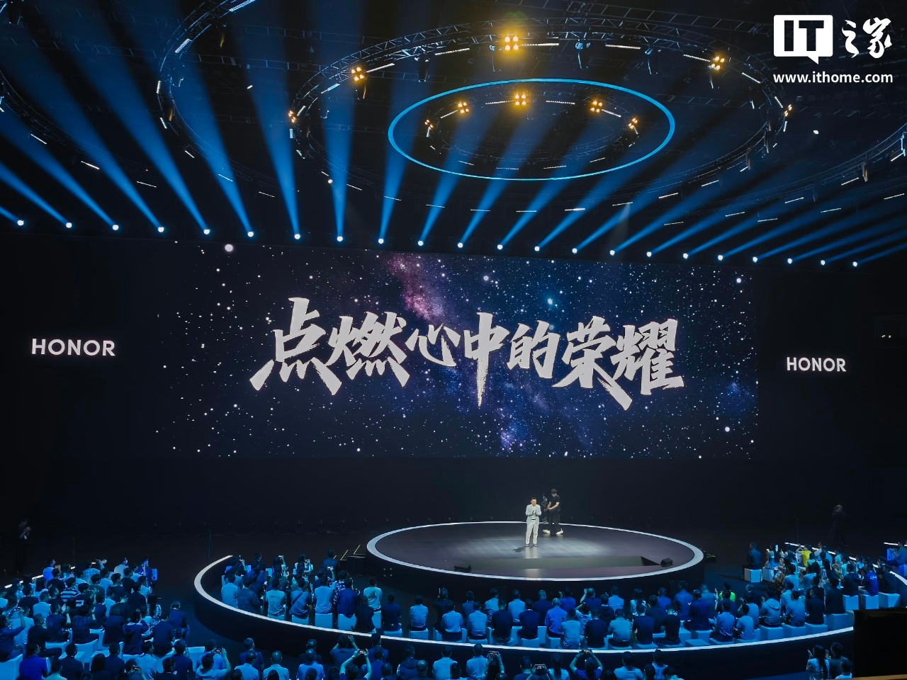 體育博彩:榮耀 CEO 李健國內首秀,官宣“全球百萬雄鷹計劃”