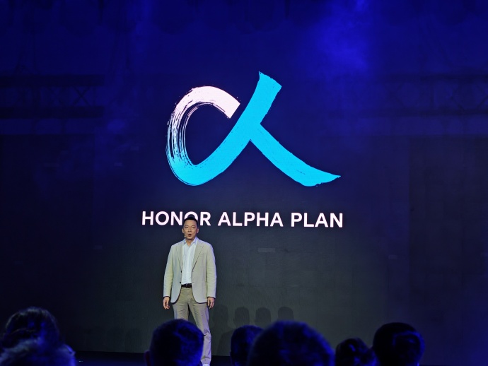體育博彩:榮耀 CEO 李健國內首秀,官宣“全球百萬雄鷹計劃”