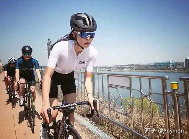 {網上賭場}(女生骑山地车的好处与坏处图片)